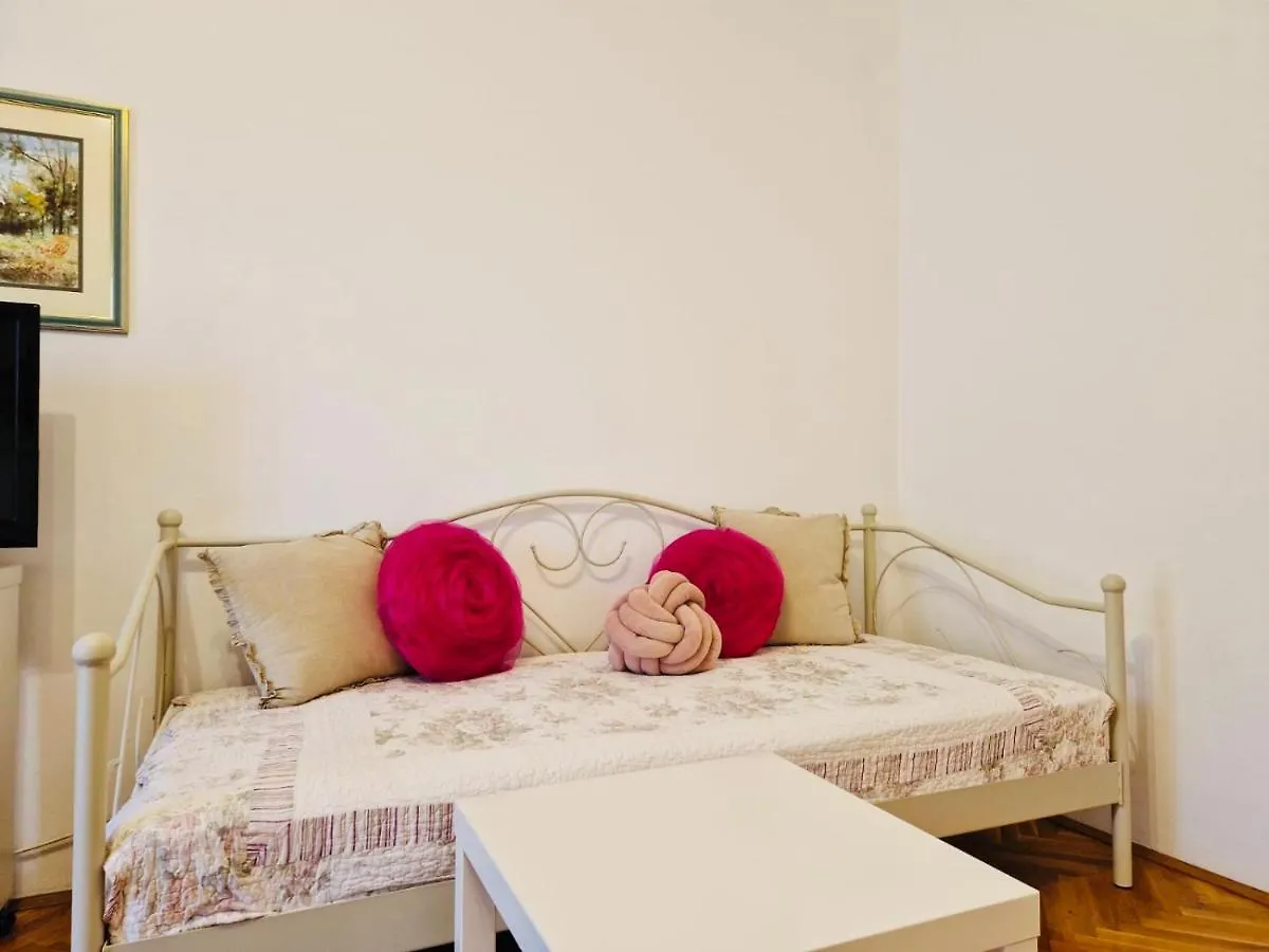Olive Tree Apartments ロヴィニ