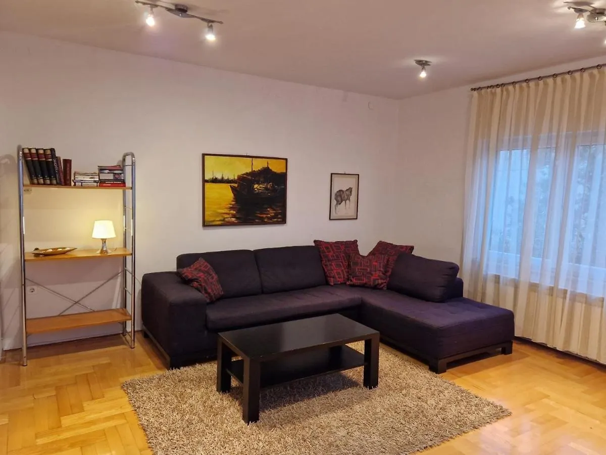 Olive Tree Apartments ロヴィニ