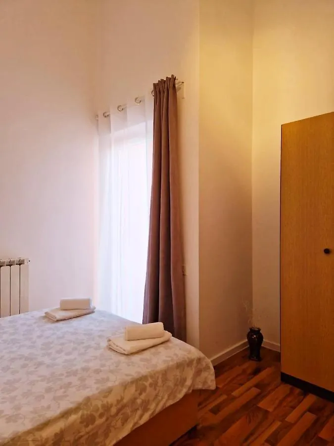 Olive Tree Apartments ロヴィニ